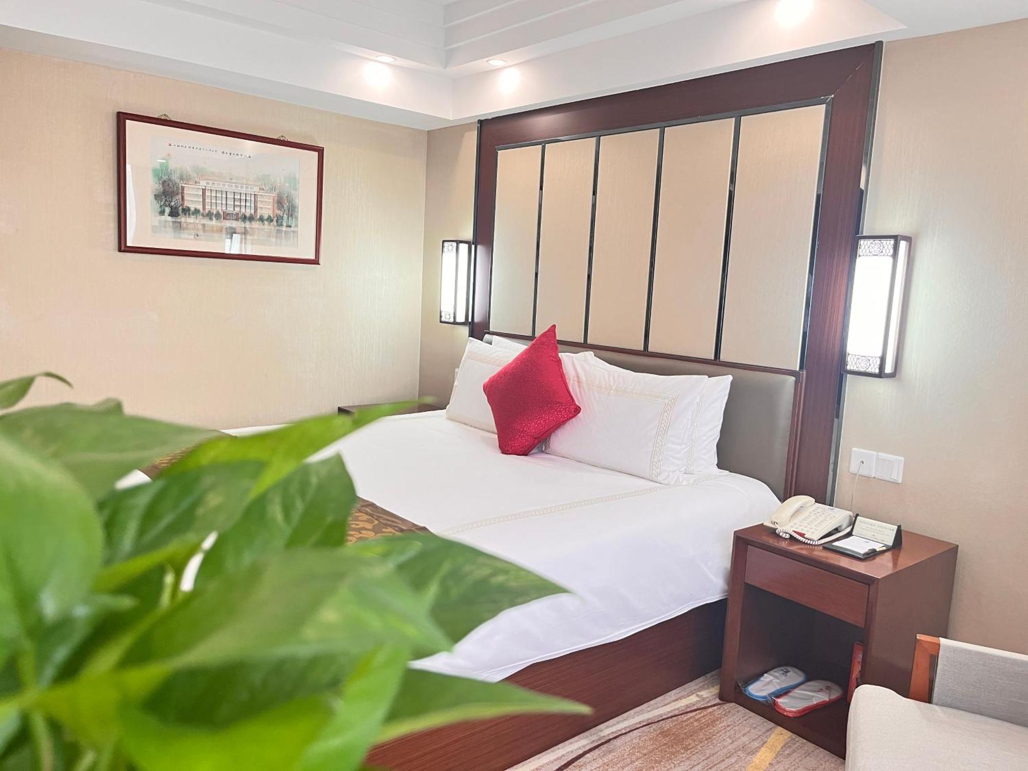 Skyline Plaza Hotel Kanton Zewnętrze zdjęcie